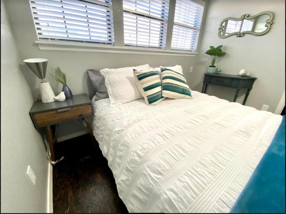Private Bedroom Suite - Communal House Near Integris Oklahoma City Bagian luar foto