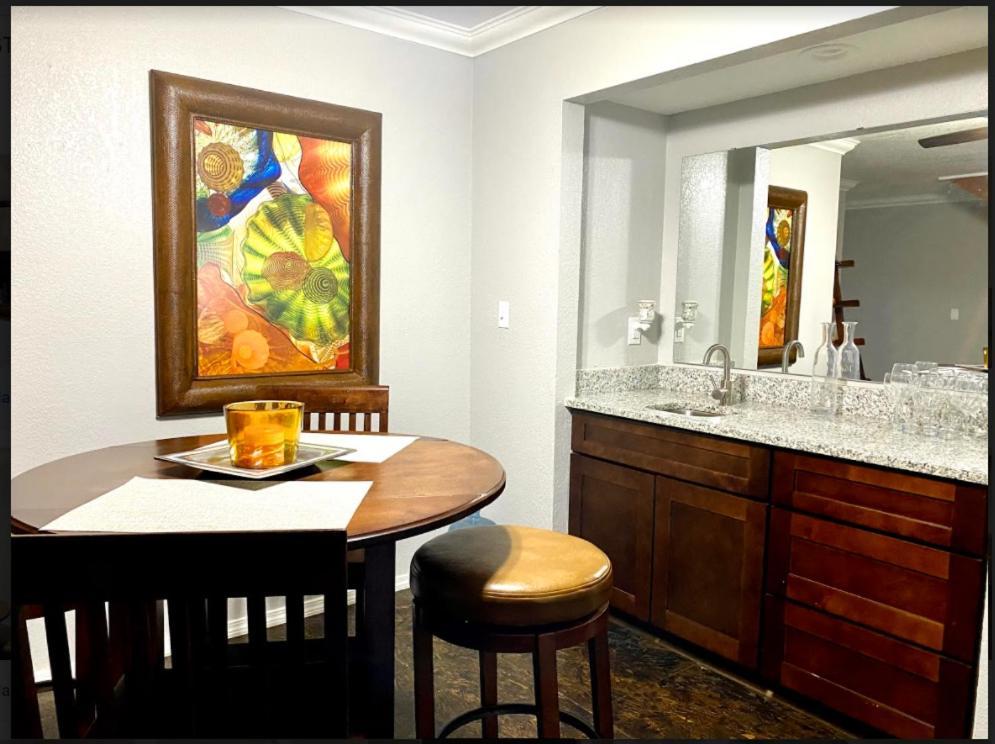 Private Bedroom Suite - Communal House Near Integris Oklahoma City Bagian luar foto