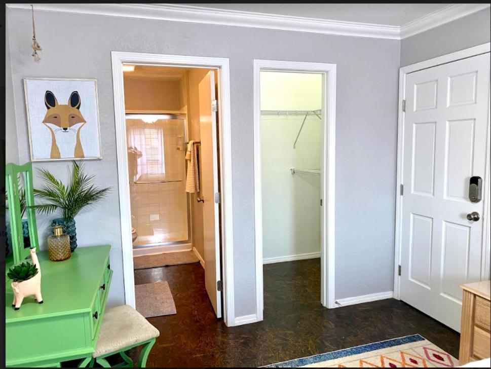 Private Bedroom Suite - Communal House Near Integris Oklahoma City Bagian luar foto