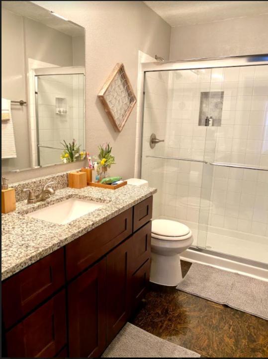Private Bedroom Suite - Communal House Near Integris Oklahoma City Bagian luar foto